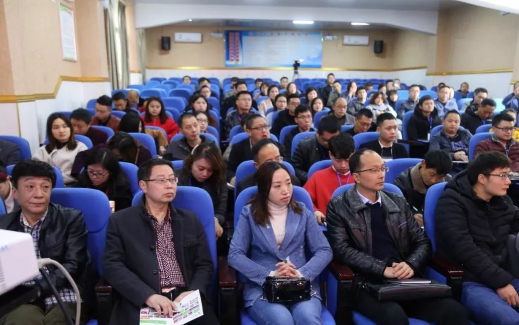 微讲师智能讲台助力四川省校园影视节目制作培训